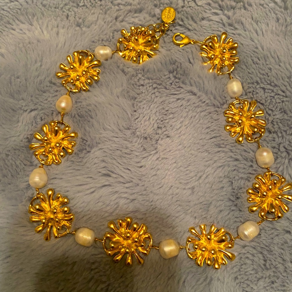 Who doesn’t love Susan Shaw?! Beautiful necklace